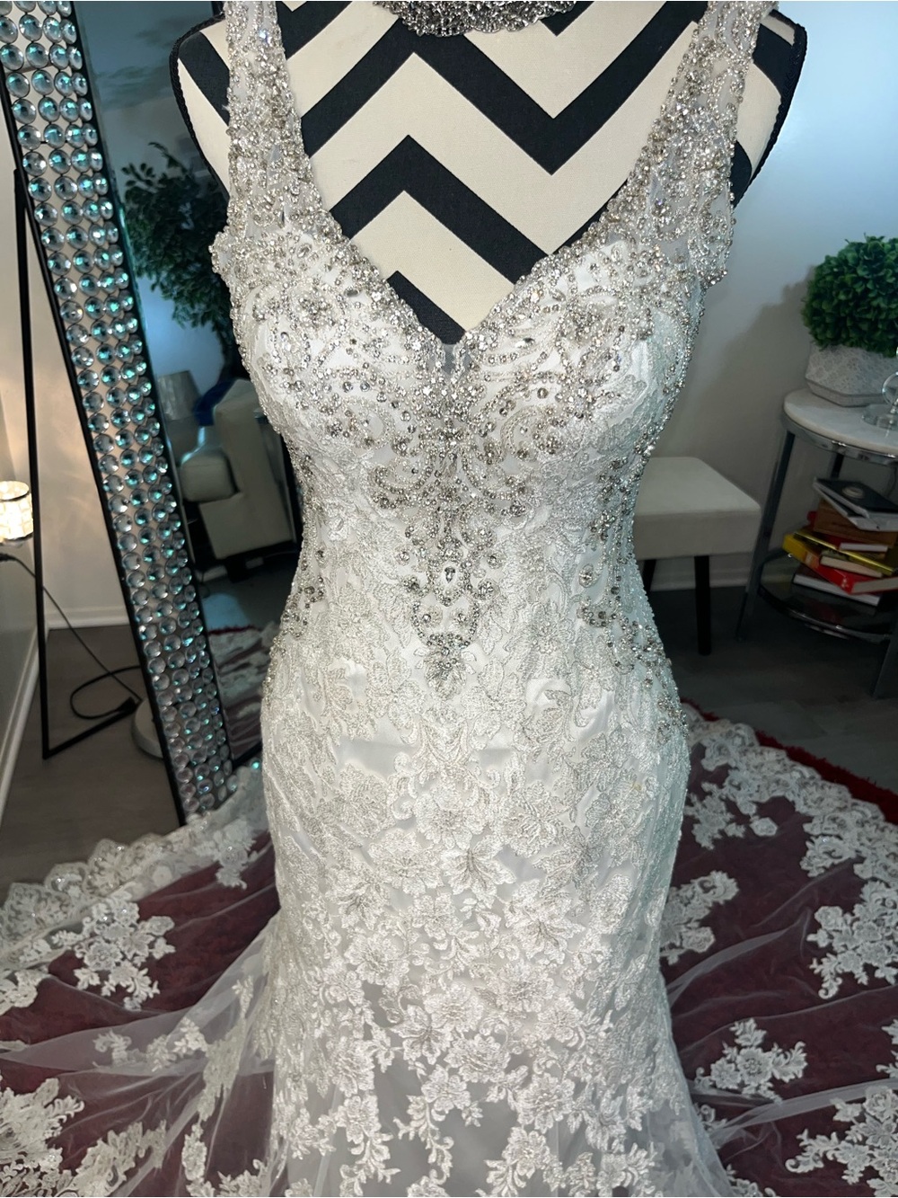 Beautiful Allure Bridals Lace Wedding Gown Size 10 - Picture 10 of 16